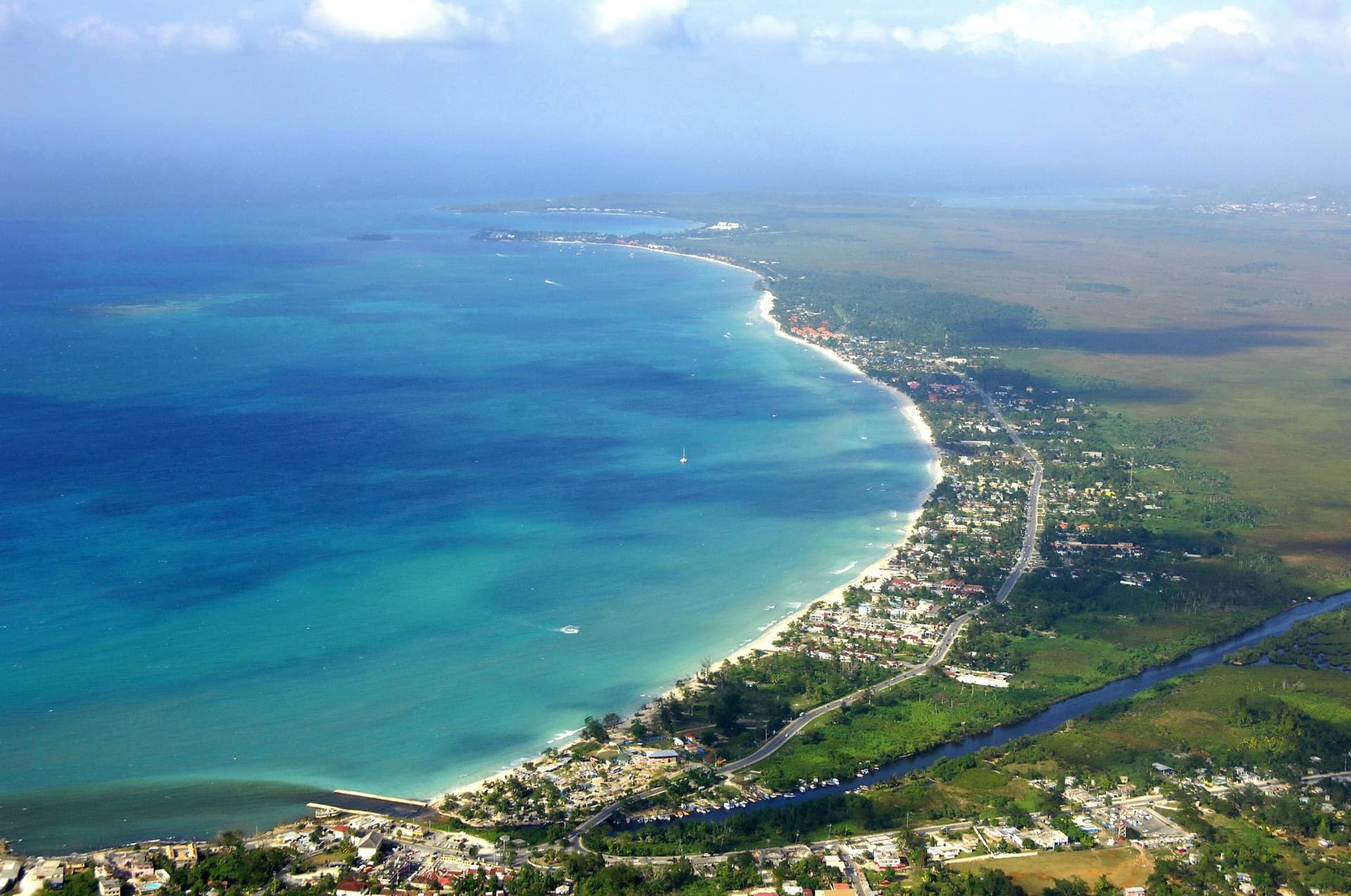 West End or Seven Mile Beach? How to choose your side of Negril