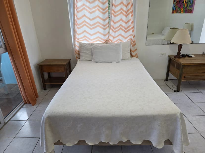 Seaview Deluxe (Double): Room 2