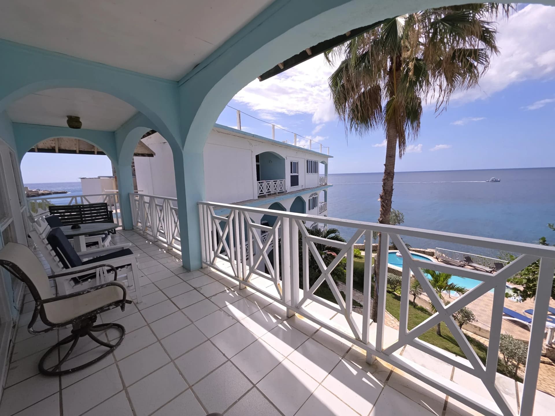 Sunset Suite: Room 14